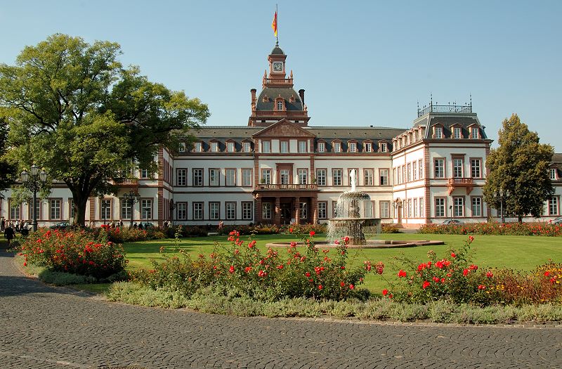 Schloß Philippsruhe Straßenseite